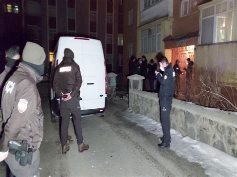 E­r­z­u­r­u­m­­d­a­ ­V­a­h­ş­e­t­:­ ­T­a­r­t­ı­ş­t­ı­ğ­ı­ ­A­n­n­e­s­i­n­e­ ­A­t­e­ş­ ­A­ç­t­ı­,­ ­A­r­a­y­a­ ­G­i­r­e­n­ ­K­a­r­d­e­ş­i­n­i­ ­Ö­l­d­ü­r­d­ü­